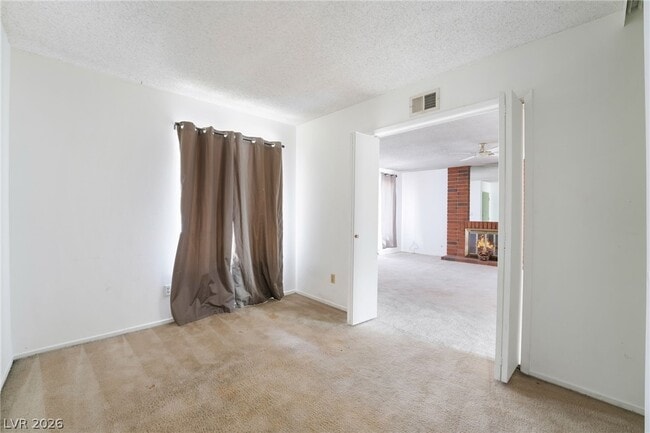 Building Photo - 2102 E Russell Rd