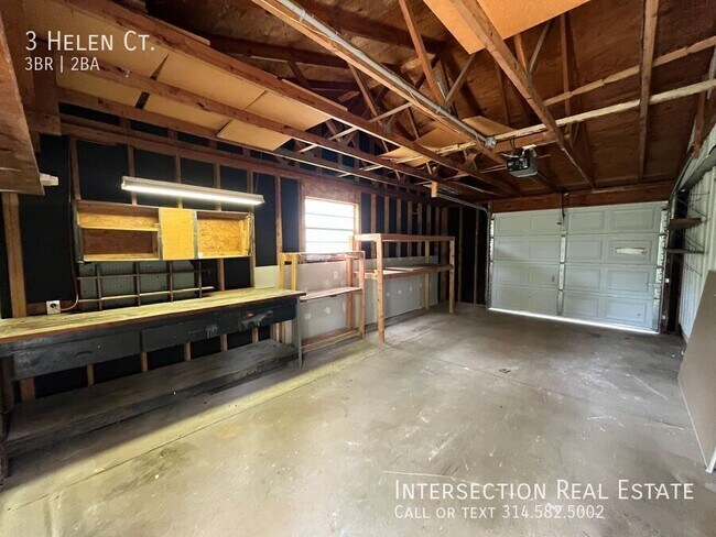 Building Photo - 3 Helen Ct