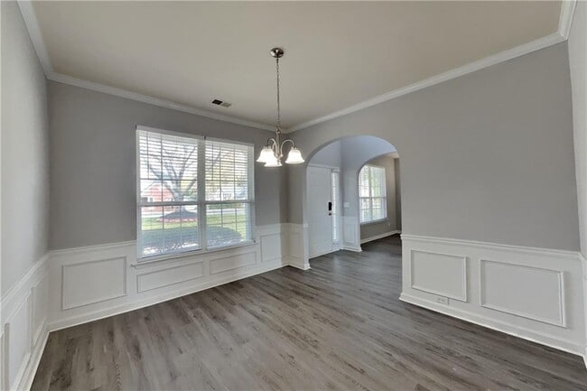 Building Photo - 1675 Huntcrest Park SW