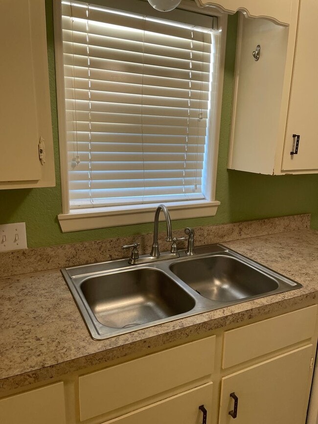 Building Photo - 2 bedroom duplex!  2 bath, 2 car carport