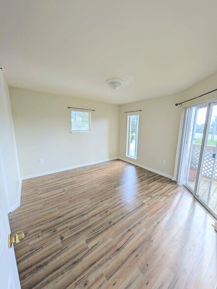 Building Photo - 4863 Via Palm Lks