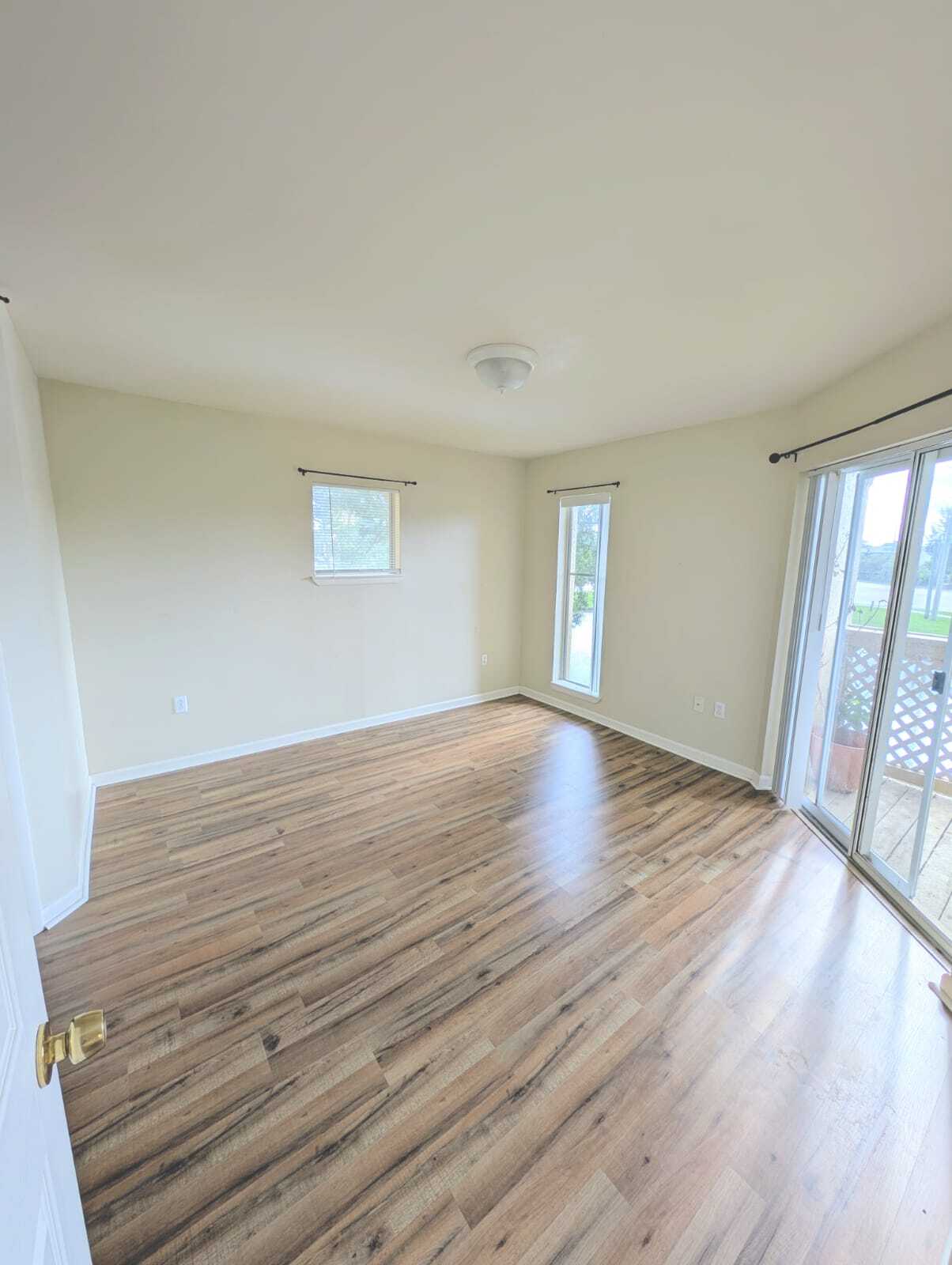 Building Photo - 4863 Via Palm Lks