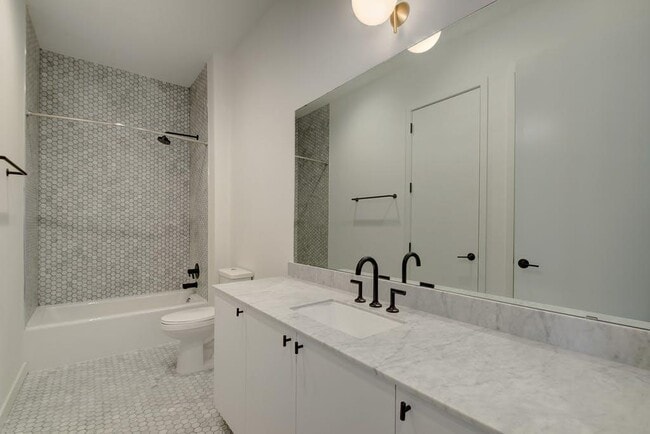 Building Photo - 800 Embassy Dr