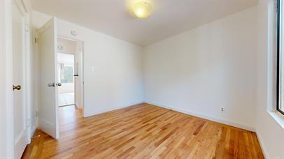 Building Photo - Beautiful 3 Bedroom 1.5 Bathroom with a Ga...