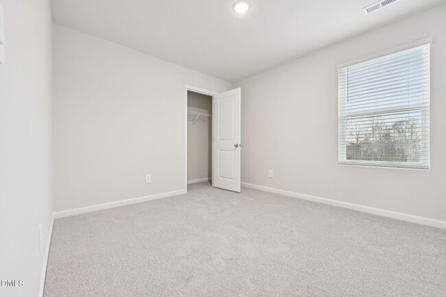 Building Photo - 5 and A Loft single family for sale