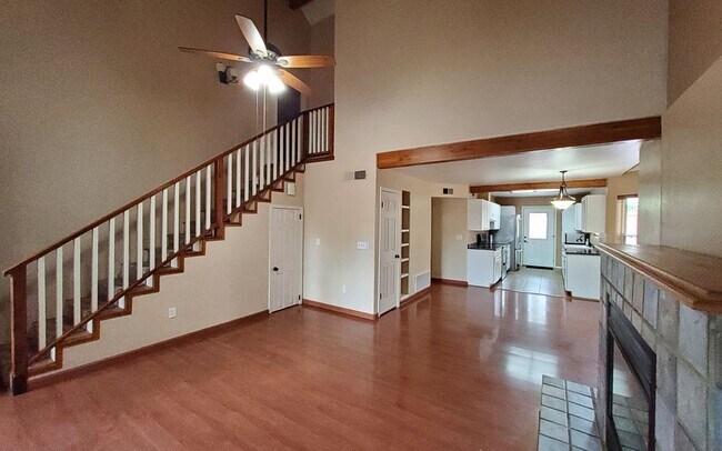 Building Photo - Beautiful Three-Bedroom Home