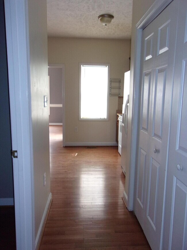 Building Photo - 1095 Magnolia Dr