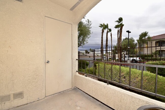 Building Photo - 1 Car Garage | Gated Community | 1st Floor Unit