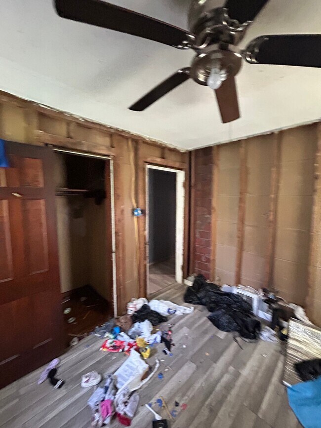 Building Photo - 5527 Avon Pl