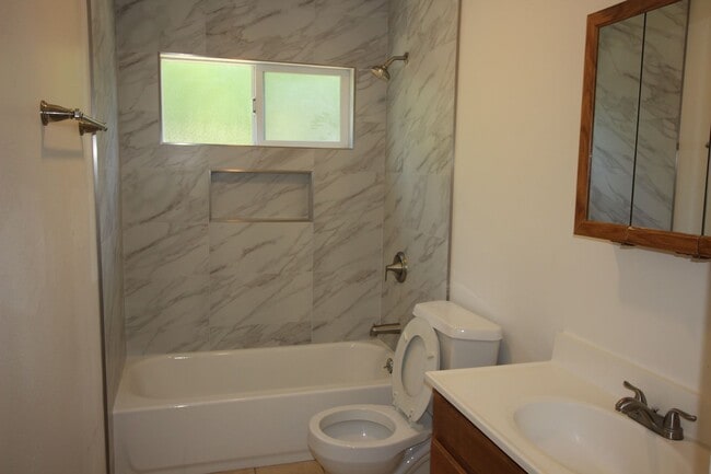 Building Photo - 4441 Yukon Dr