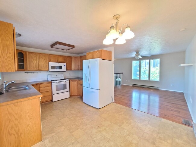 Building Photo - 4107 E Pratt Ave