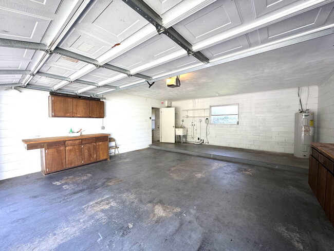 Building Photo - 612 Martin Ave