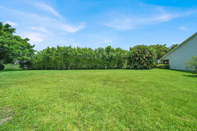 Building Photo - 6371 Toulon Dr