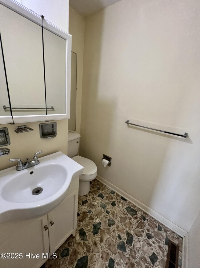 Building Photo - 259 NC-32