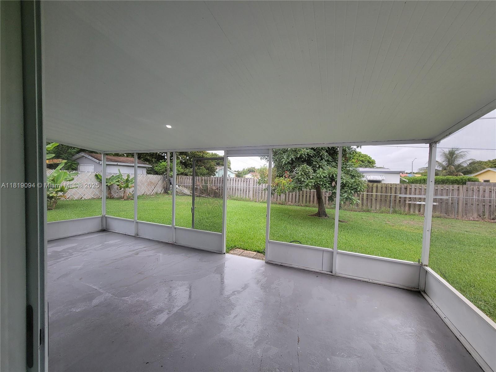 Building Photo - 1814 Oakmount Dr