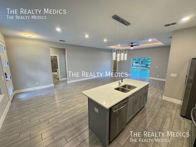 Building Photo - 304 Big Sioux Ln