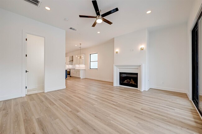 Building Photo - 3503 Anita St