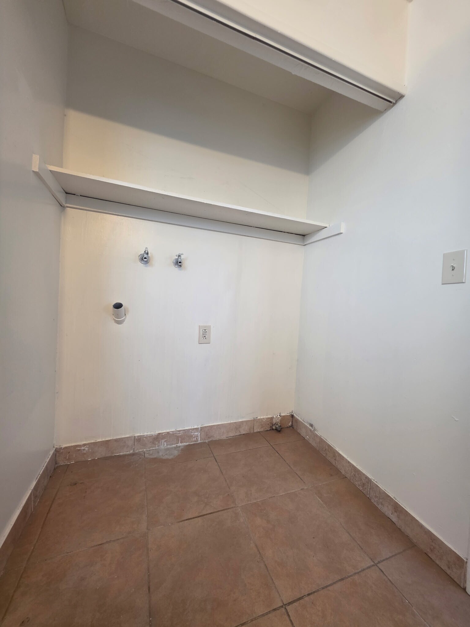 Building Photo - 220 S Pannes Ave