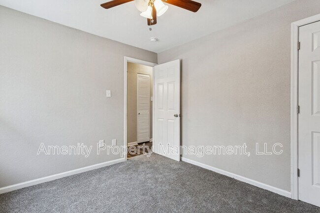 Building Photo - 511 Henderson St