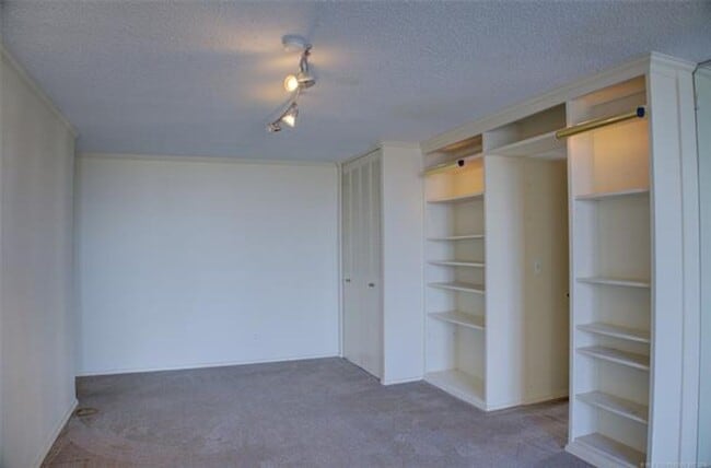 Building Photo - Adorable 2 bed 2 bath in historic Liberty Tower