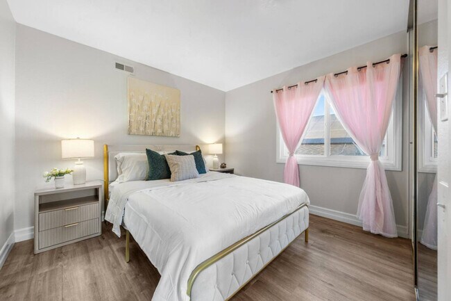 Building Photo - 13075 Old West Ave