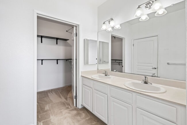 Building Photo - Pet Friendly, Luxurious Condo w/Bay Views....