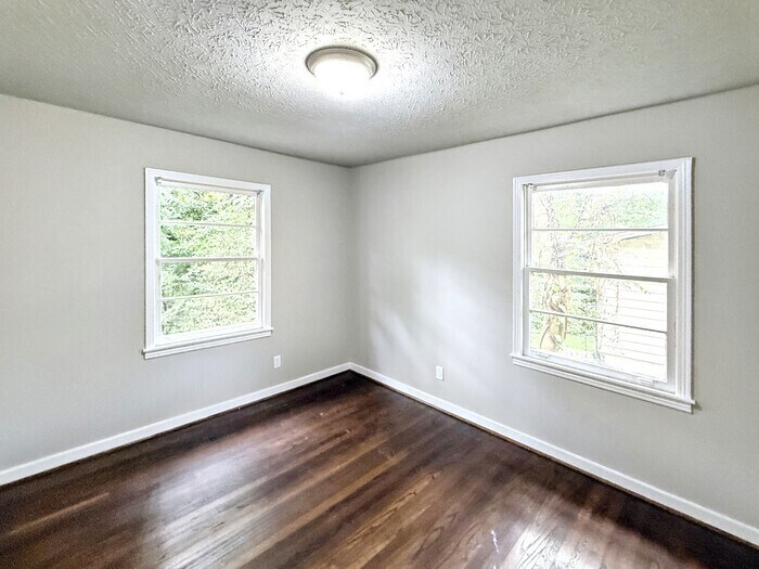 Building Photo - 1317 5 Mile Rd