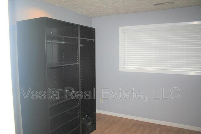 Building Photo - 1913 Tracy Dr