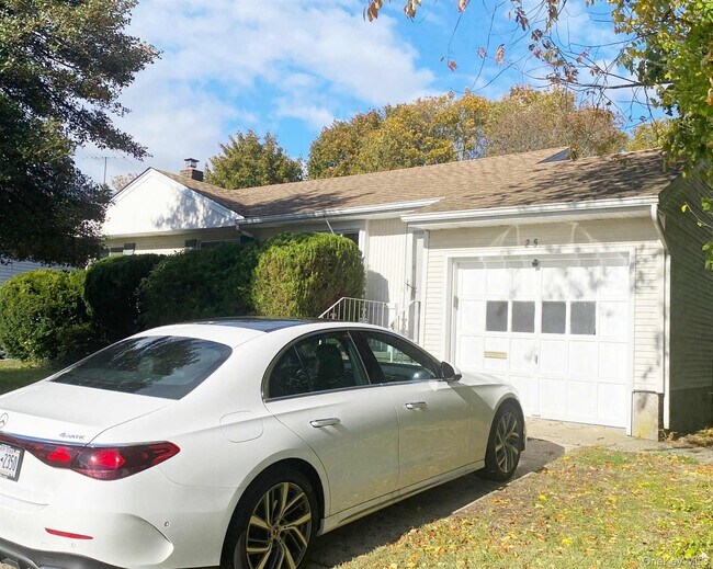 Primary Photo - 25 Margaret Dr