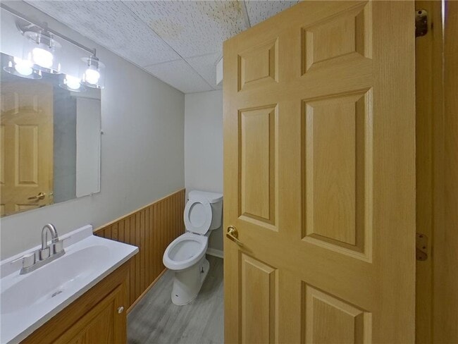 Building Photo - 13101 Thomas Ave