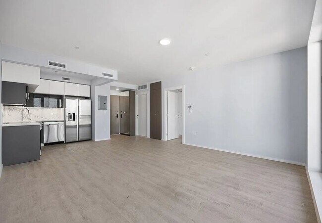 Building Photo - 2654 E 18th St