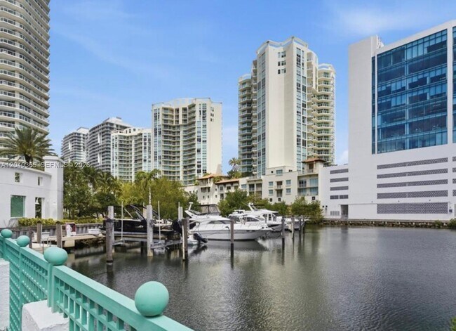 Building Photo - 16500 Collins Ave