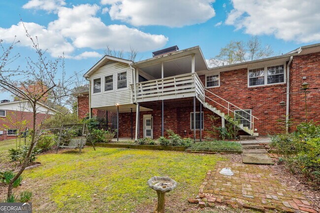 Building Photo - 5140 Lakewood Dr