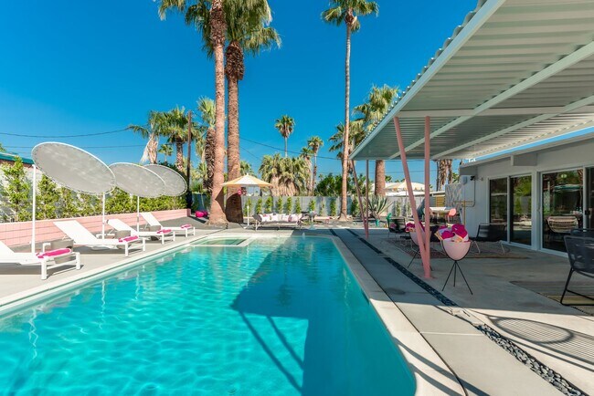 Building Photo - Retro Chic Oasis Saltwater Pool, Spa & Mnt...