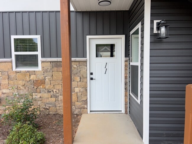 Building Photo - 143 Carver St