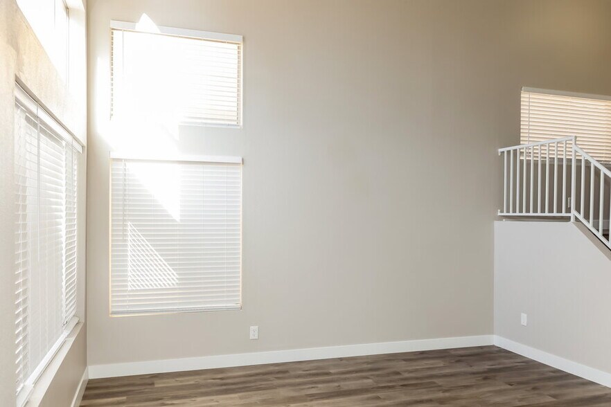 Building Photo - 2435 Sunset Peak St