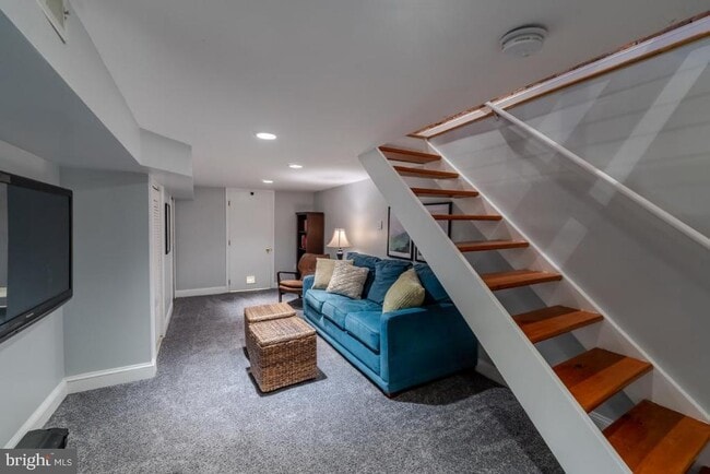 Building Photo - 2517 Fleet St