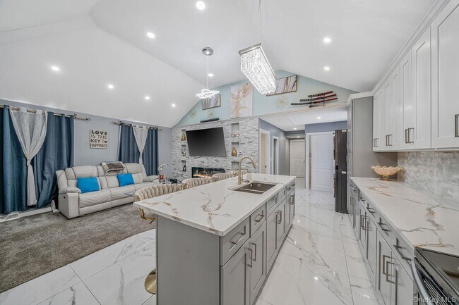 Building Photo - 158 Mohawk St