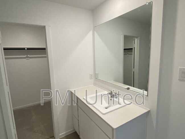 Building Photo - 3012 Burmese St