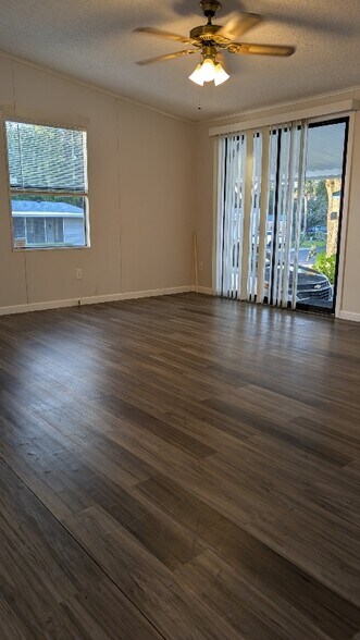 Building Photo - 165 Landing Dr