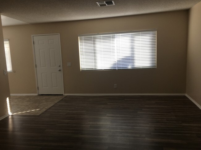 14x18 Livingroom - 44710 Fig Ave