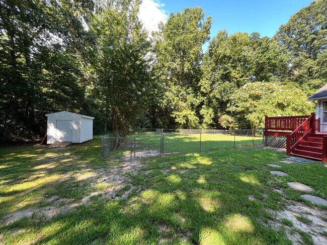 Building Photo - Charming 3-Bedroom Ranch