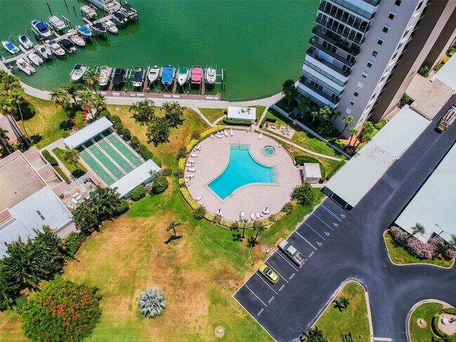 Building Photo - 7625 Sun Island Dr S