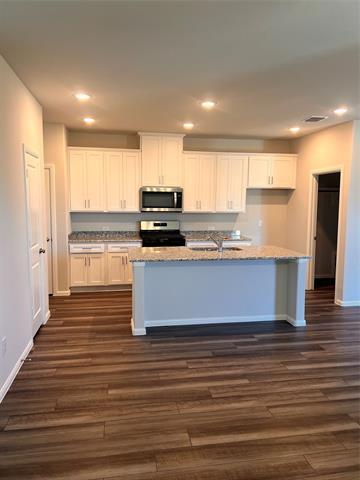 Building Photo - 900 Portina Dr