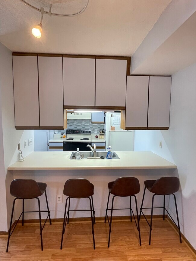 Building Photo - 185 Heather Ln