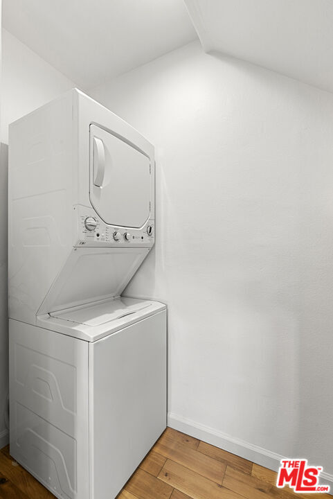 Building Photo - 838 Hilldale Ave