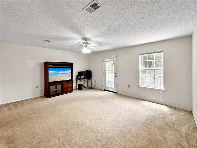 Building Photo - 994 Scenic Oak Ln