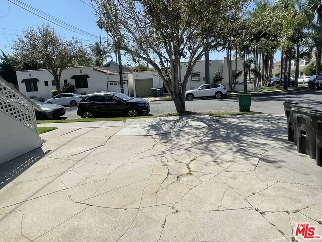 Building Photo - 351 Temple Ave