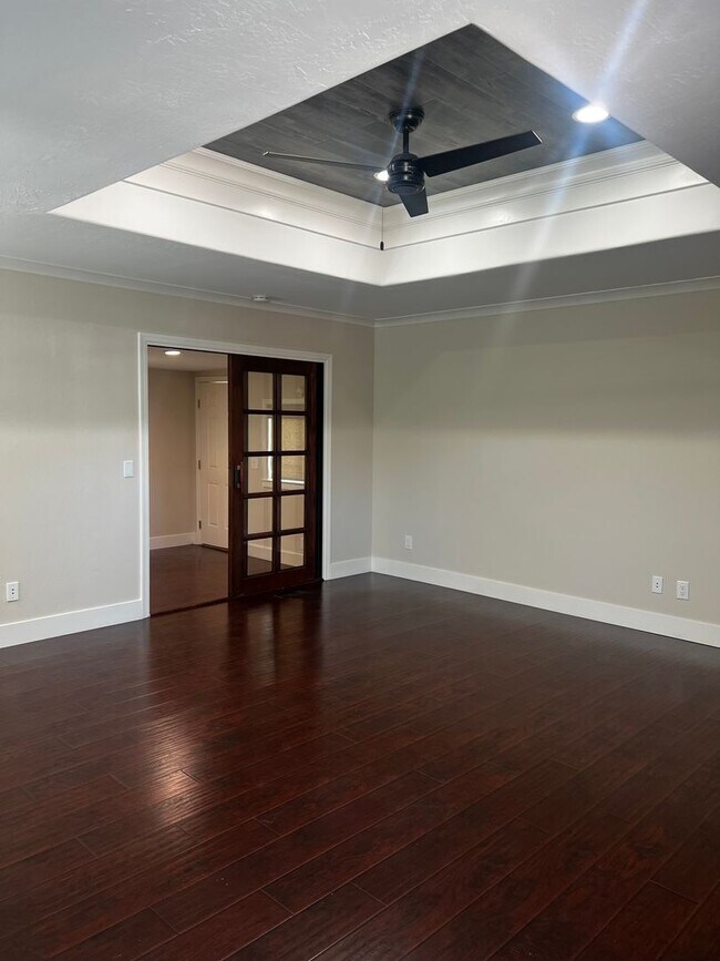 Building Photo - Remodeled Single Story 3 Bedroom/2 Bathroo...