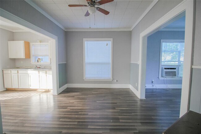 Building Photo - 705 N Rusk St